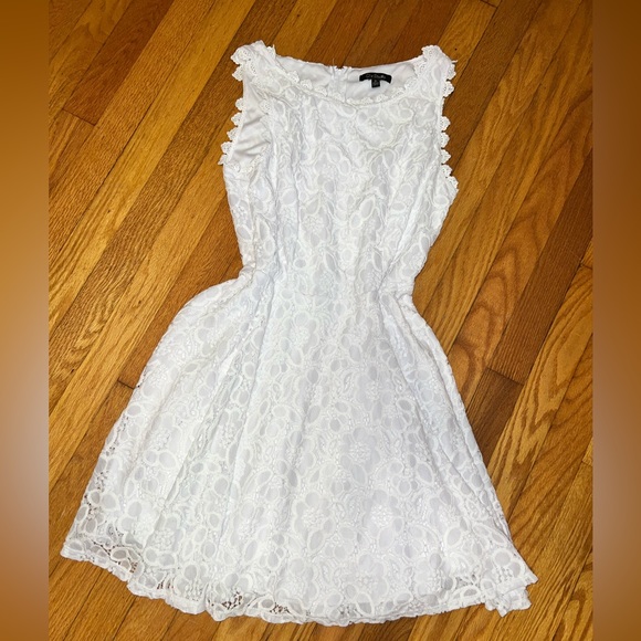 Dresses & Skirts - White lace dress